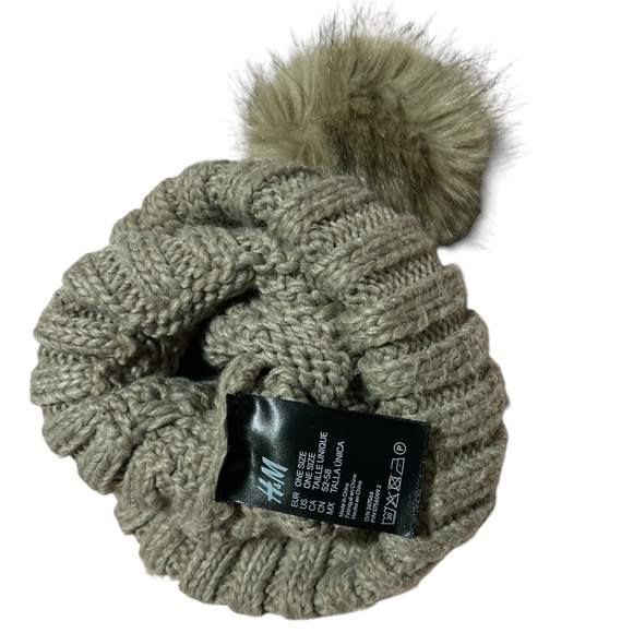 H&M Grey Knitted Cable Pom-Pom Beanie - Picture 2 of 2